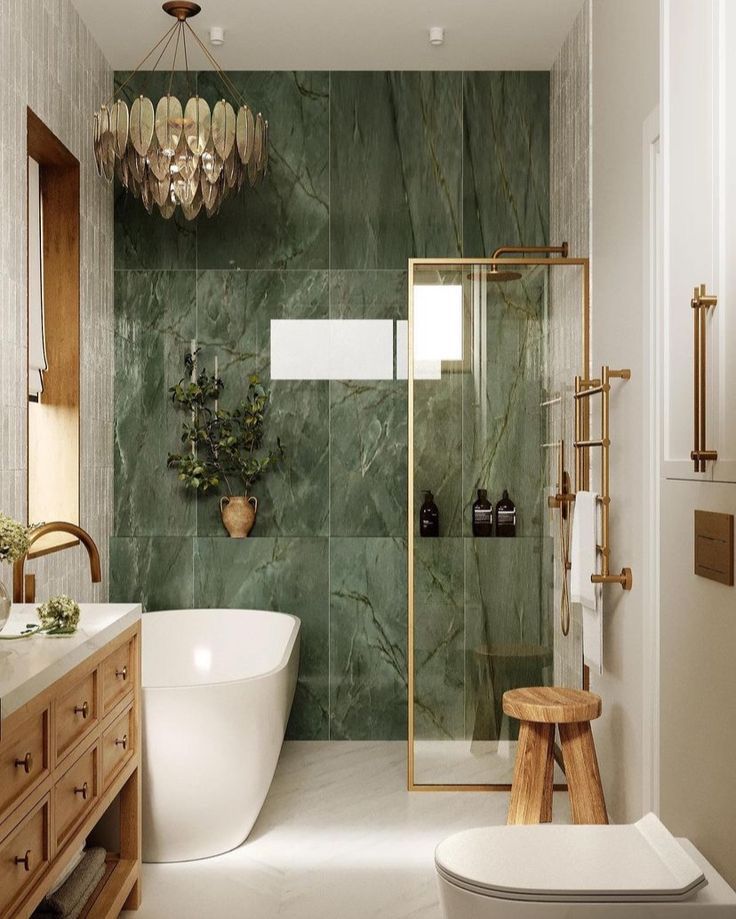 Baño de lujo con detalles verdes y madera